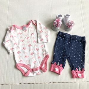 CARTERS Bodysuit w/ pants and socks